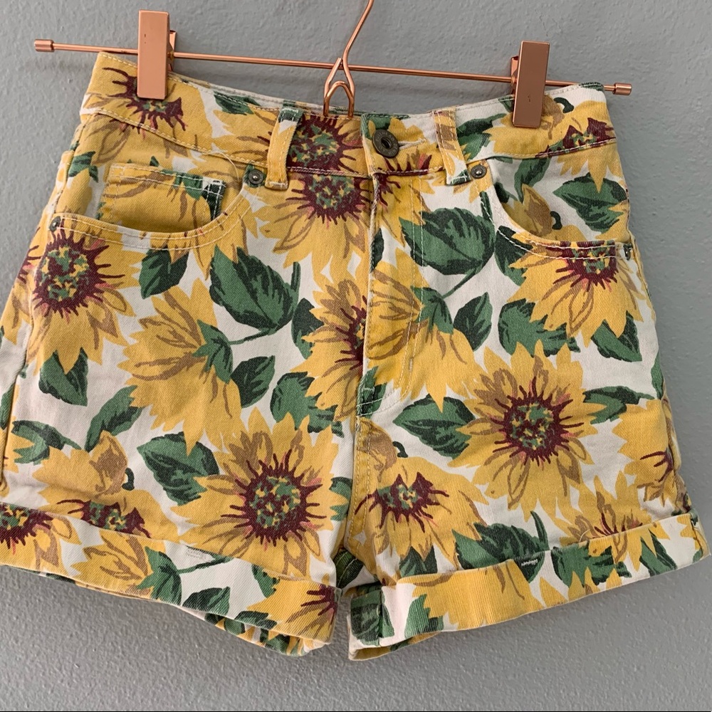 Super cute sunflower shorts